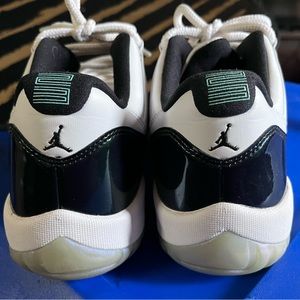 Jordans… Men’s… Size 11…
